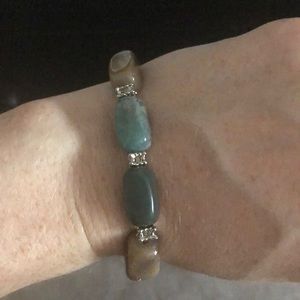 Elastic stone bracelet